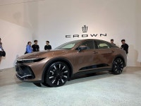 한국 상륙한 도요타 크라운 실물.jpg - DogDrip.Net 개드립