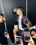 요즘 유행한다는 구도로 사진 찍은 구교환 - DogDrip.Net 개드립