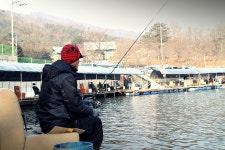 츄릅 > (동교낚시터) 포천시에 위치한 경기도 북부권 낚시터중에 가장 뛰어난 배경과 시설을 보여주는곳! : 낚시사랑