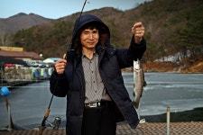 츄릅 > (동교낚시터) 포천시에 위치한 경기도 북부권 낚시터중에 가장 뛰어난 배경과 시설을 보여주는곳! : 낚시사랑