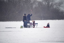 엘리어트 > 엘리어트의 겨울 낚시여행 (춘천호 서호지리 빙어 낚시터)를 찾아서... : 낚시사랑
