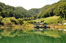 형제좌대 유료낚시터 > 깊은 산속의 쉼터 파로호 형제좌대 : 낚시사랑