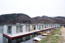 차평땀붕어 유료낚시터 > 차평지 연안 방갈로 완성 및 개장인사~ : 낚시사랑