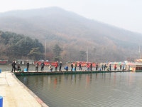 용면파크낚시터 유료낚시터 > 포근한 날씨에 송어 호조황.... : 낚시사랑