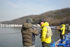 용인지곡낚시공원 > 설 연휴에 삼배체 송어 방류합니다 : 낚시사랑