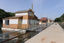 한터낚시터. 유료낚시터 > 유럽풍의 풍차방가로의 멋 : 낚시사랑