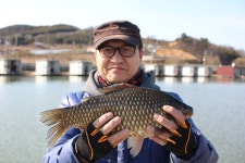 내동지 유료낚시터 > 서서히 움직이는 대물 : 낚시사랑