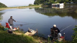 큰골낚시터 유료낚시터 > 여유로운 큰골의 주말 풍경입니다. : 낚시사랑