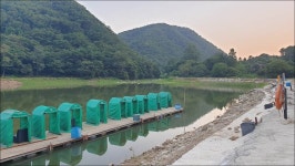 유정낚시터 유료낚시터 > 부교 배치 완료!! : 낚시사랑