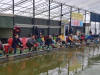 우금낚시공원 유료낚시터 > 꾸준함속의 실내 하우스낚시터 : 낚시사랑
