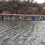 산들낚시터 유료낚시터 > 아산 산들낚시터의 11월11일에 올리는 방류 모습입니다. : 낚시사랑