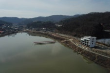 용설지 유료낚시터 > 최상의 포인트에서 붕어대기중 : 낚시사랑