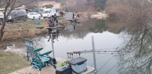 두창낚시터 유료낚시터 > 토종붕어들아 어여 아져라^^ : 낚시사랑