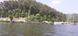 어우실지. 유료낚시터 > 주말 전좌대 대만족 입니다 4짜에 조황굿 가축없는 청정지역 어우실지 : 낚시사랑