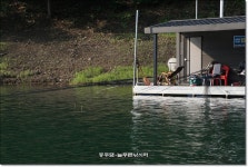 늘푸른낚시터 유료낚시터 > 늘푸른의 조황이 살아나는 물색입니다. : 낚시사랑