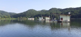 어우실지. 유료낚시터 > 낮에는 찜통 밤에는 시원하다고 합니다 붕어또한 바닥층에 있다가 수온에따라 움직이니 입질이 예민하네요 출조시 오후..