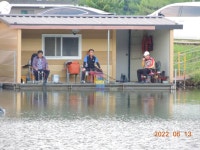 대석낚시터 유료낚시터 > 방류와 주중 스케치..(아주 잘 나와요..)식당 정상운영 합니다. : 낚시사랑