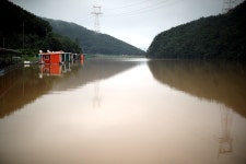 유정낚시터 유료낚시터 > 유정낚시터 이번 비로 완전 만수위가 ?습니다.. : 낚시사랑