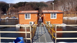 한터낚시터. 유료낚시터 > 2022 / 12 / 23 한터 낚시터 방가로 안에서 송어낚시하기~ : 낚시사랑