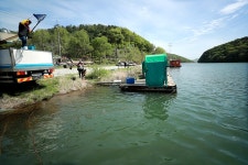 유정낚시터 유료낚시터 > 2023 / 04 / 22 유정지 대형 향어 방류~ : 낚시사랑