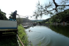 한터낚시터. 유료낚시터 > 한터 낚시터 이게 말이 되나요? 2023 / 08 / 19 토요일 붕어 잉어 향어 대량 방류 했습니다. : 낚..