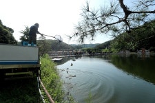 한터낚시터. 유료낚시터 > 한터 낚시터 이게 말이 되나요? 2023 / 08 / 19 토요일 붕어 잉어 향어 대량 방류 했습니다. : 낚..