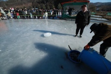 한터낚시터. 유료낚시터 > 2025 / 02 / 22 토요일 한터낚시터 빙어 방류 했습니다~ : 낚시사랑