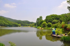 제이에스 > 주변 풍광과 물색이 좋고 편안한 시설이 갖추어진 곳 용인 산장 낚시터 : 낚시사랑