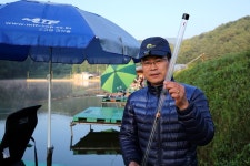 노아주 > 토종 대물붕어의 천국, 포천 용담대물낚시터 : 낚시사랑