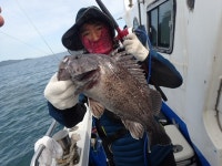 욤신호 바다낚시조황 > 5월28일(장고항용신호)5짜4짜우럭조황 : 낚시사랑