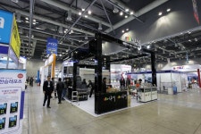 바다하늘산 > 2017년 한국 국제 낚시박람회 스케치 ... 2017.3.10 ~ 3.12 ... : 낚시사랑