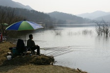 엘리어트 > 매전저수지(충북 괴산)를 찾아서 초봄 낚시여행.. : 낚시사랑