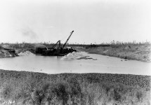 Florida Memory  - Driving sheet piles for cofferdam. Driving sheet piles for cofferdam.