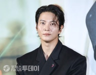 배우 주원, 여심 녹이는 아이컨택(영화 소방관)