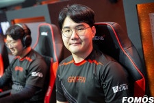 포모스 [포토] 그리핀 블랙 오정제 포즈의 정석 [포토] 그리핀 블랙 오정제 포즈의 정석