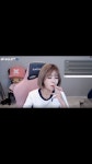 포모스 이젠 방송중에 대놓고 담배피는 서윤 ㄷㄷ 이젠 방송중에 대놓고 담배피는 서윤 ㄷㄷ