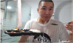 포모스 샤워기 도시락 먹방하는 소룡이  샤워기 도시락 먹방하는 소룡이