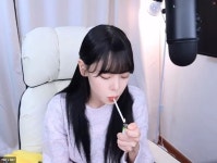 포모스 기룡이 담배피는 거보고 흡연해보고 싶다는 시청자 기룡이 담배피는 거보고 흡연해보고 싶다는 시청자