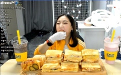 포모스 히밥이 토스트 한끼에 먹는 양 ㅎㄷㄷ 히밥이 토스트 한끼에 먹는 양 ㅎㄷㄷ