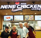 네네치킨, 싱가포르 9호점 개점 - 식품외식경제 네네치킨, 싱가포르 9호점 개점