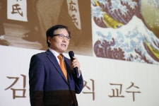 기부자 인터뷰 김충식 특임부총장, ‘5공 남산의 부장들’ 인세 1천만원 대학발전기금으로 기탁