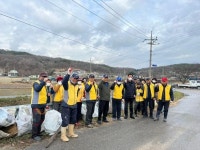 우리마을소식-양사면 노인자원봉사클럽, 해안쓰레기 수거에 앞장서 힘써 내용 | 강화군 읍·면>동네 알림방