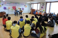 보도자료-강화군자원봉사센터 효행봉사단 용정1리 마을회관 경로 효친 효행잔치 내용 | 강화군청>강화소개>강화소식