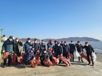 보도자료-교동면 노인회, 해안쓰레기 수거로 교동 사랑 실천 내용 | 강화군청>강화소개>강화소식