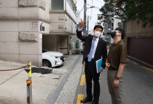 부동산 안심 매니저와 함께라면 혼자라도 OK! | 강남구청 > 뉴스룸 > 웹진 부동산 안심 매니저와 함께라면 혼자라도 OK!	 | 강남구청 > 뉴스룸 > 웹진