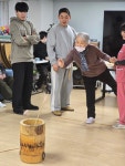 역삼재가노인데이케어센터 > 함께나누는공간 > 포토갤러리 산하기관 > 역삼재가노인데이케어센터 > 함께나누는공간 > 포토갤러리