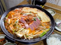 동서양의 맛이 어우러진 부대찌개의 원조 | 영상속경기도 | 경기관광플랫폼 동서양의 맛이 어우러진 부대찌개의 원조  | 영상속경기도... 
