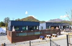 도그랜드 애견글램핑 카라반&자담치킨