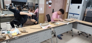 [23년 상반기 문화강좌] 도자기공예/초급 (3차시) : 갤러리 < 열린마당 - 곡성군립도서관 [23년 상반기 문화강좌] 도자기공예/초급 (3차시)... 