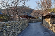 Sangsin-ri Stone Wall Walkway > Culture & Arts > Travel Information > 공주시 영문 홈페이지  Sangsin-ri Stone Wall Walkway... 